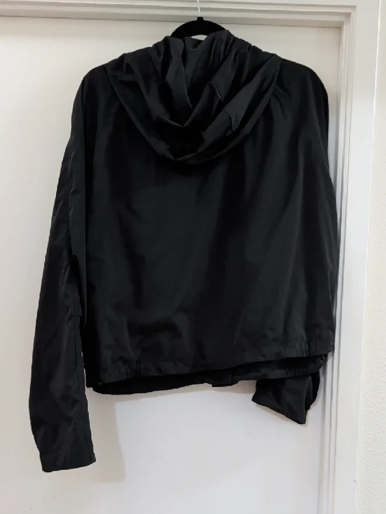 Lululemon Cropped Utility Windbreaker Jacket Black EUC - Picture 4 of 8